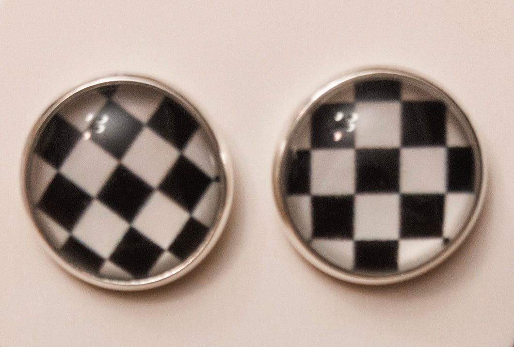 Checkered/ Silver Setting